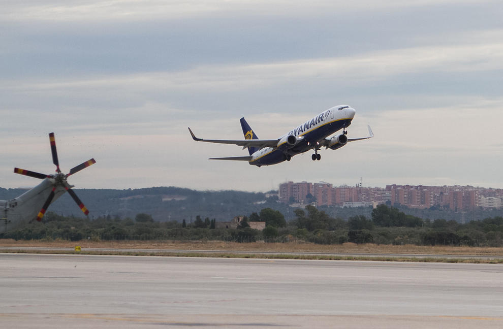 Asociaciones de consumidores denuncian en la Unión Europea prácticas de “lavado verde” de 17 compañías aéreas